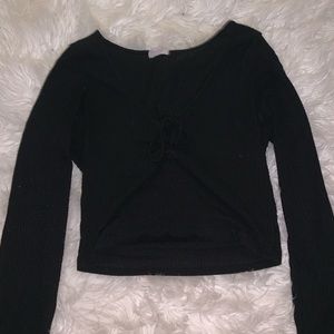 cute long sleeve black top !!